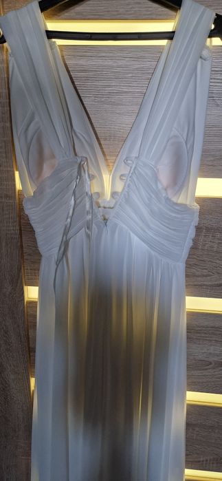 официална рокля в бяло