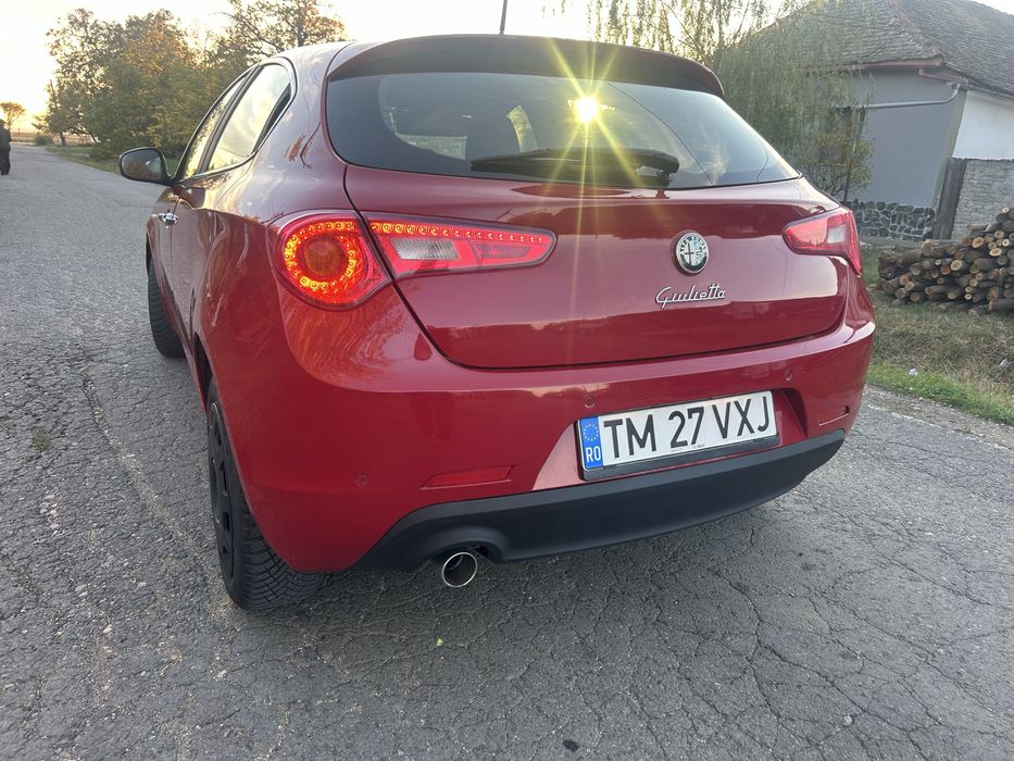 Vînd Alfa Romeo julieta 2013