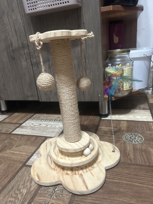 Игрушка и когтеточка для кошки