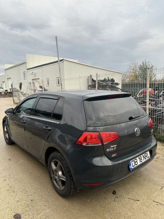 Volkswagen Golf 7 2013 1.2 TSI usor avariat / lovit / avariate