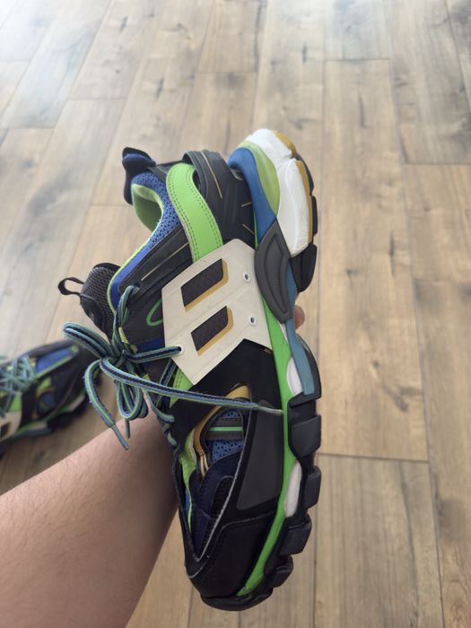 Balenciaga track 43