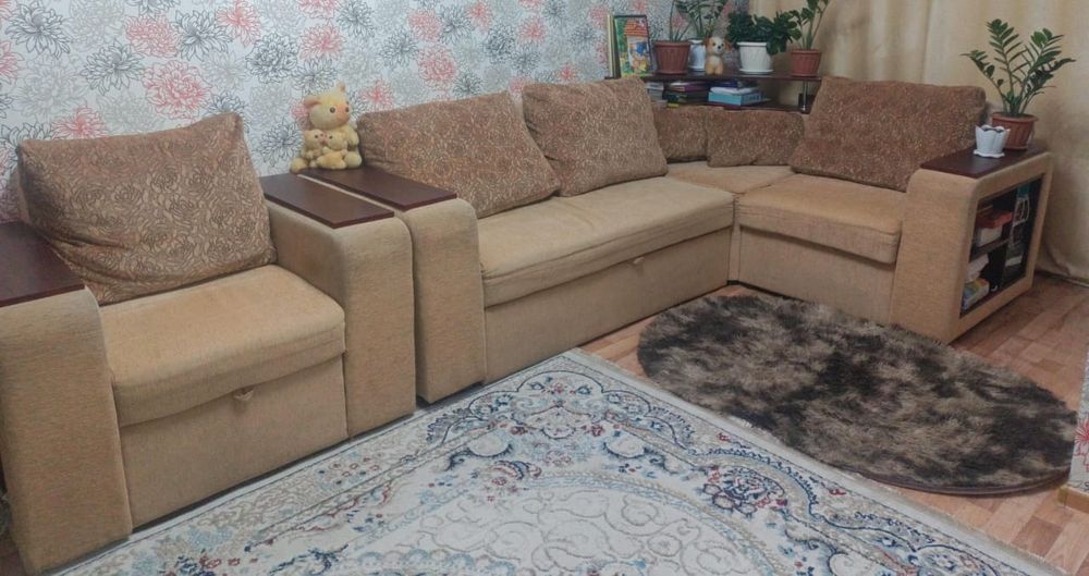 Продаю диван в хорошем состоянии.
Цена: 70000 Самовывоз.