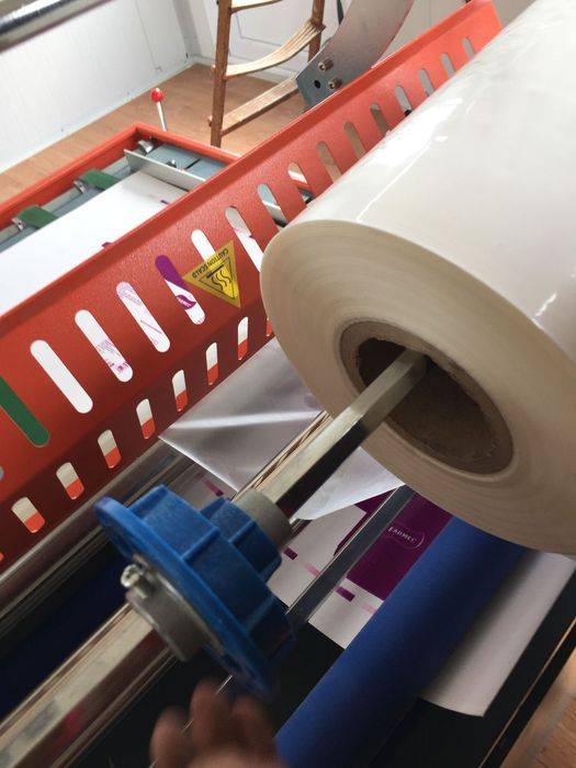 Masina de laminat la cald pentru carton sau hartie (65 cm)