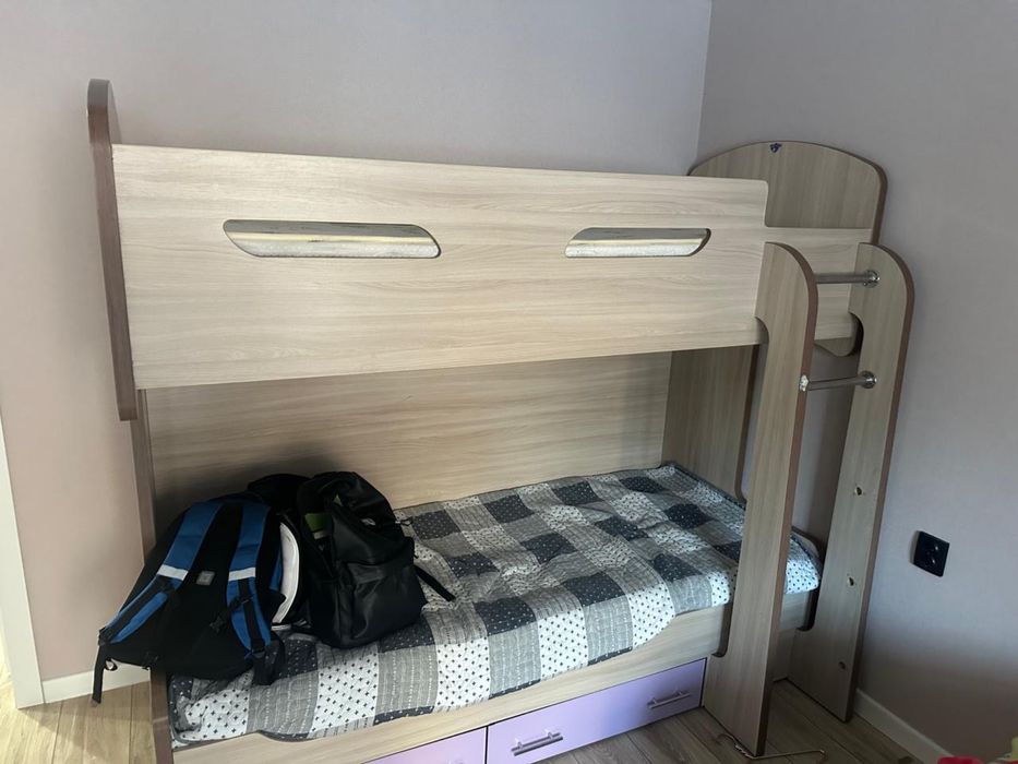 Продам двухярусную кровать