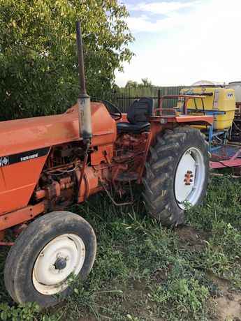 Tractor renault 53