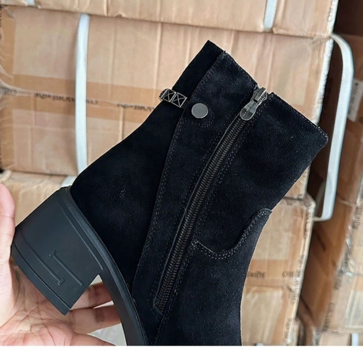 Продам новые зимние ботинки из натуральной замши