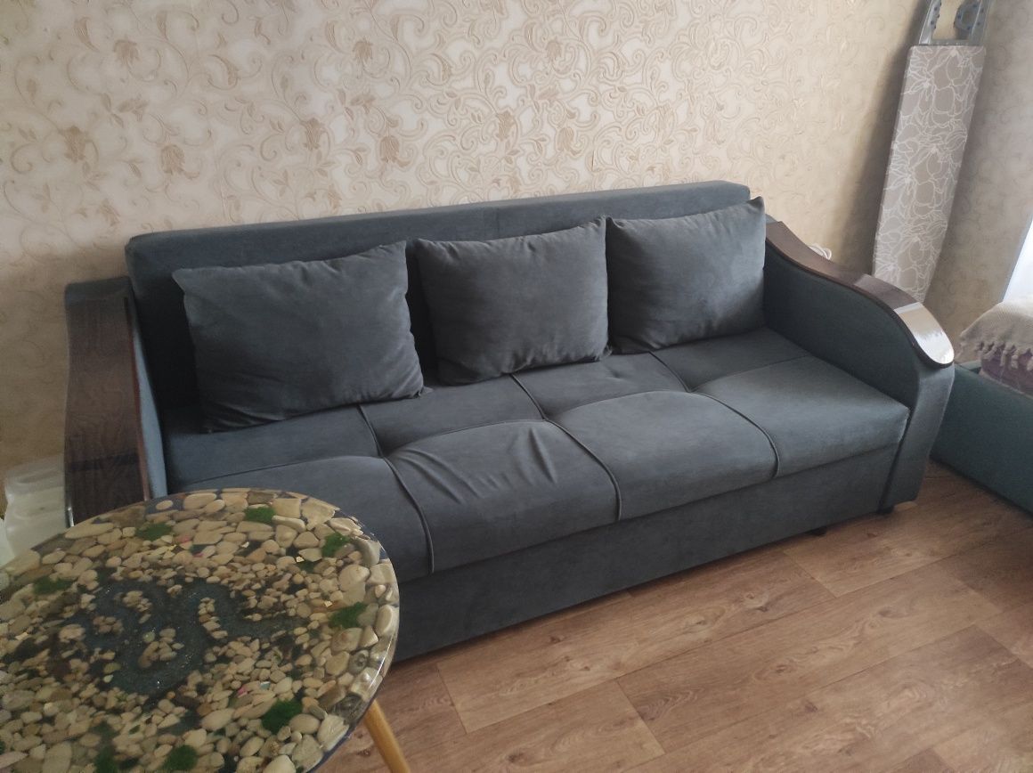 Диван раздвижной.