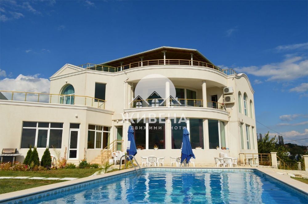 Отдавам под наем къща/ хотел в района на Бриз, РЗП: 850 кв.м