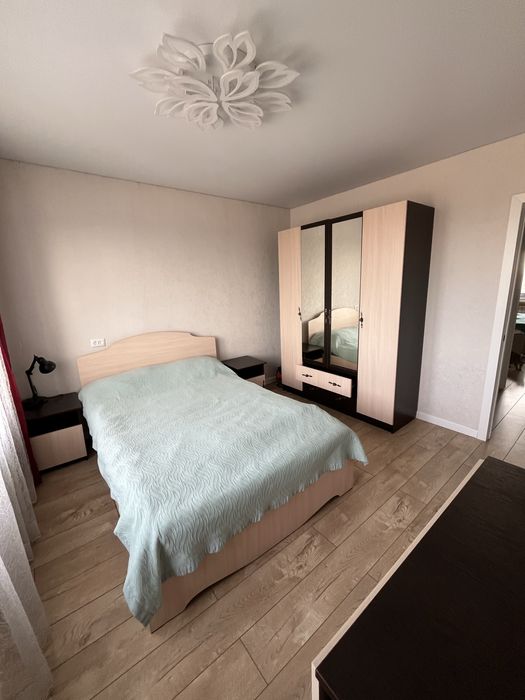 Продам Спальный гарнитур (кровать с матрасом, шкаф, тумбочки)