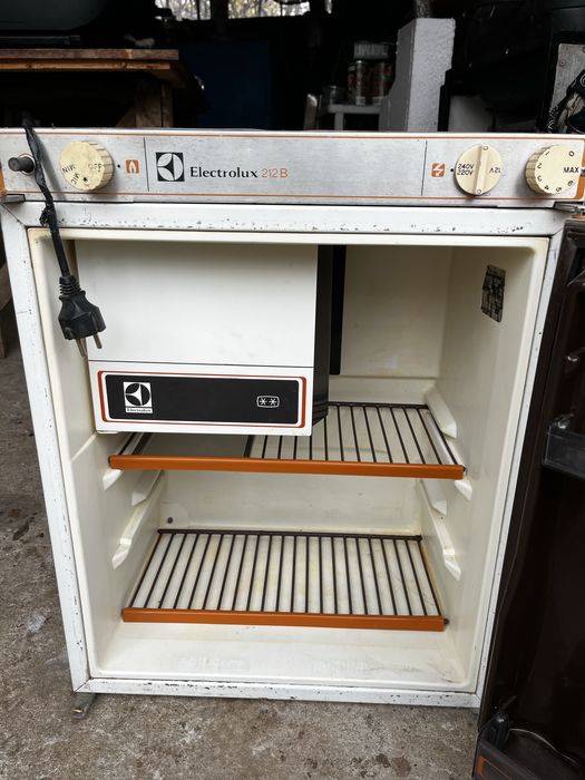 Хладилник за каравана Electrolux 212B 12V/220V/ГАЗ