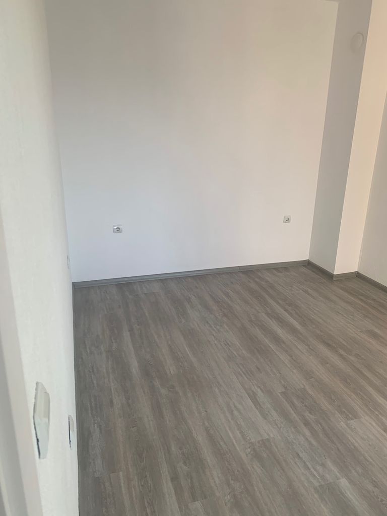 Дава се под наем Тристаен апартамент в Петрич - 88 кв.м за 25.5 € - Снимка #5