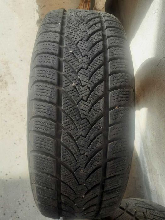 Продавам 2броя зимни гуми