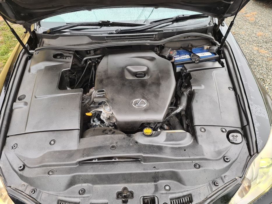 Dezmembrez lexus is220 2009 2.2 DCAT