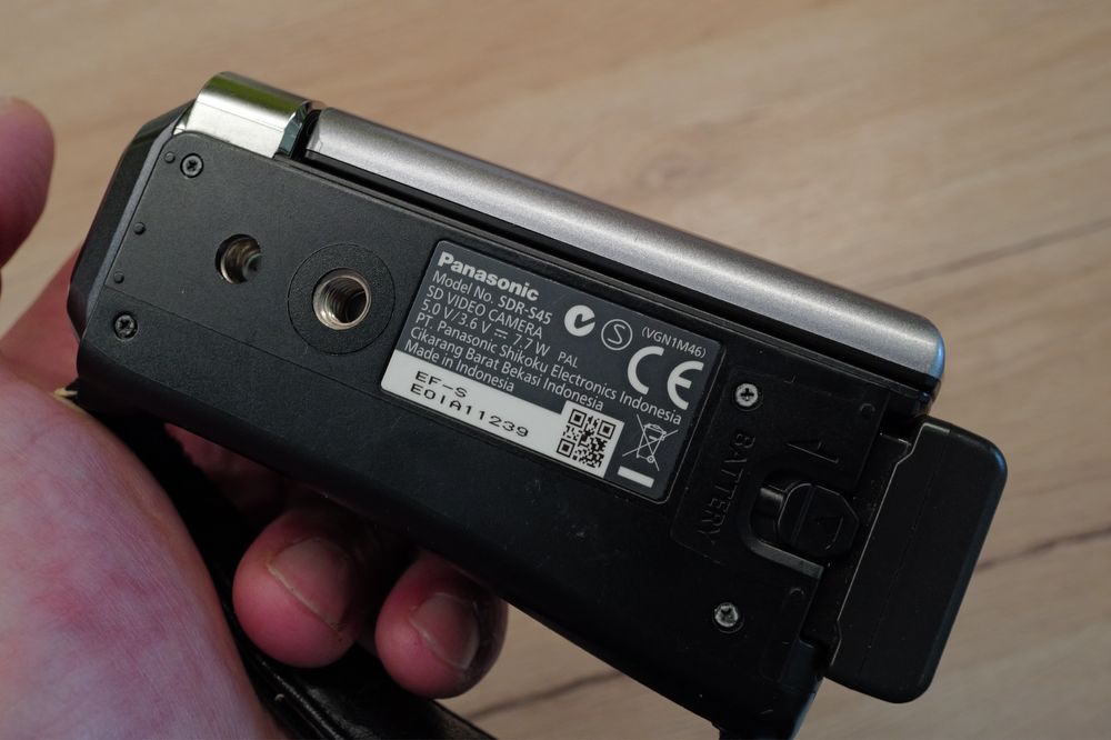 Camera Video Panasonic SDR-S45 cu senzor CCD memorie pe Sd card