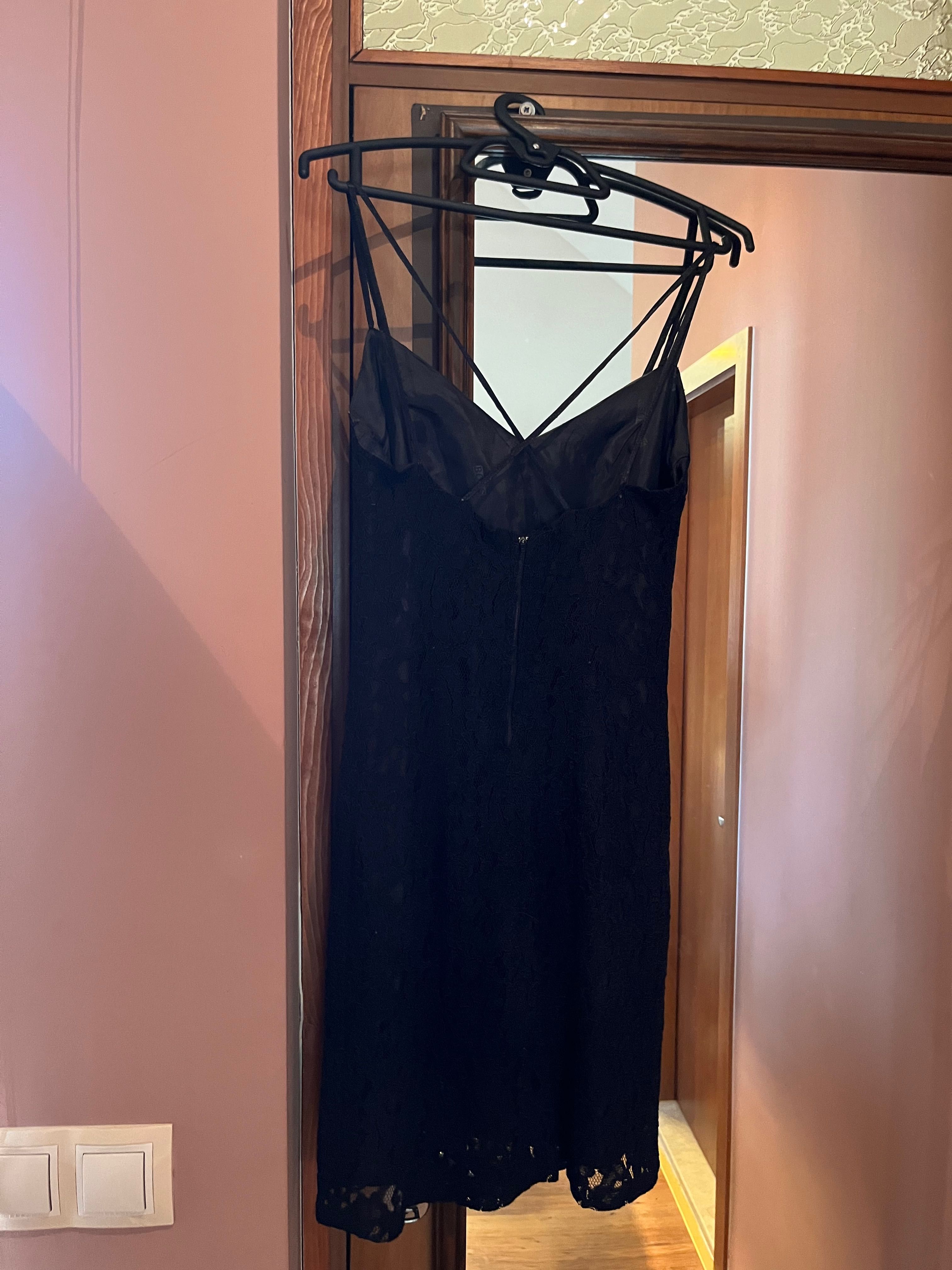 Елегантна черна рокля за повод