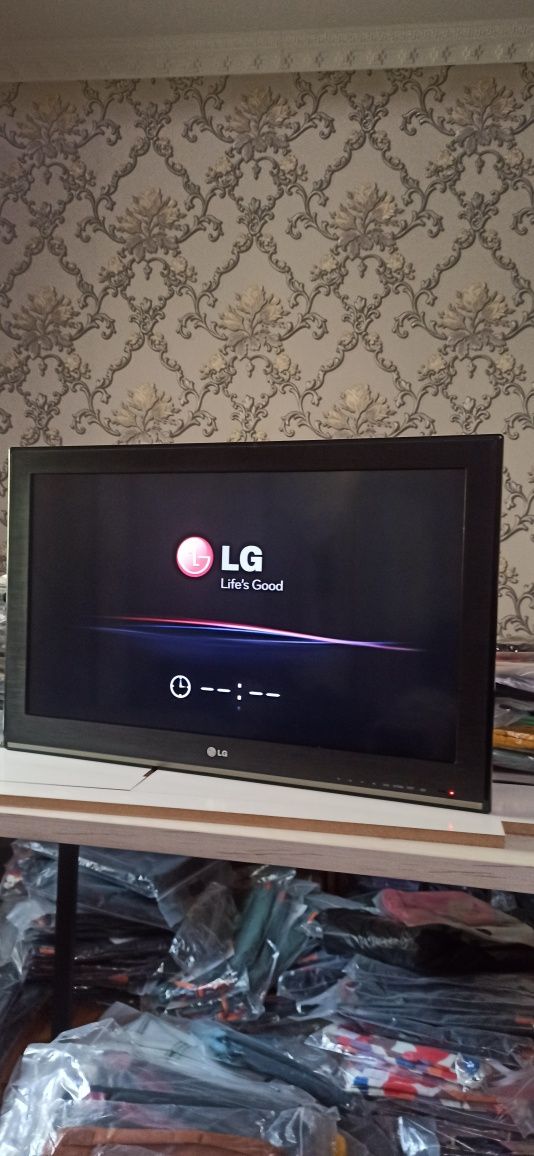 Продаю телевизор LG 32 CS460.LED. Не смарт ТВ !