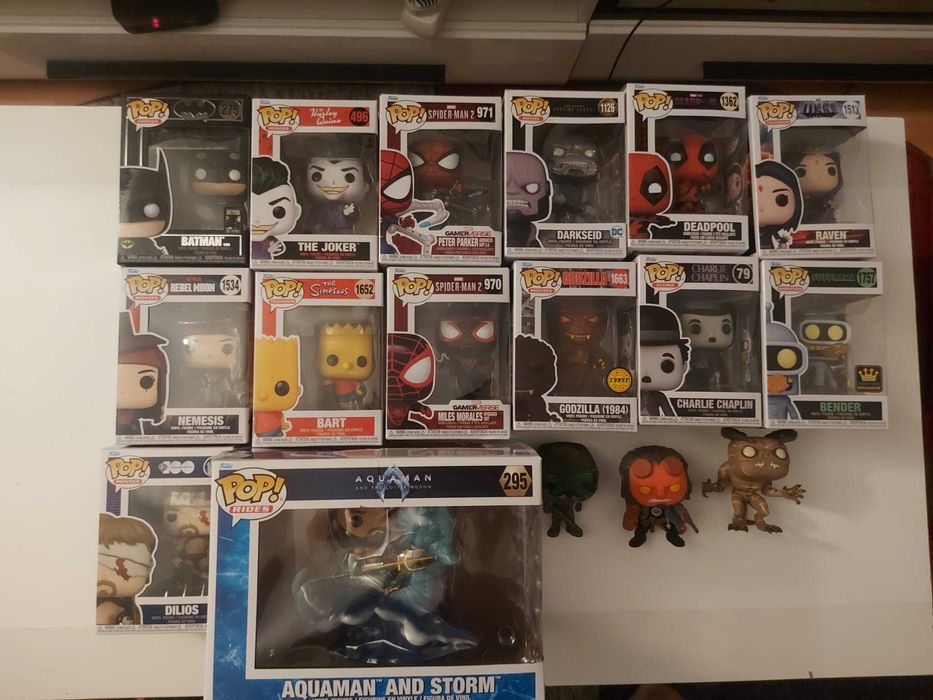 Vand diverse figurine originale de colectie