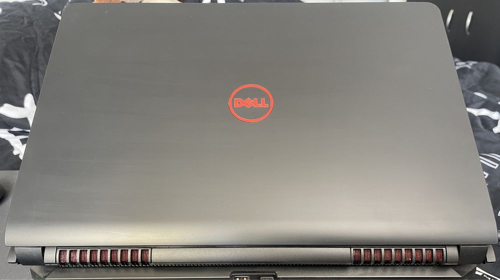 Продавам лаптоп Dell Inspiron 7559