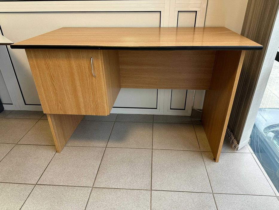 Birou maro, PAL, 120x62x76 cm, cu dulapior si tavita