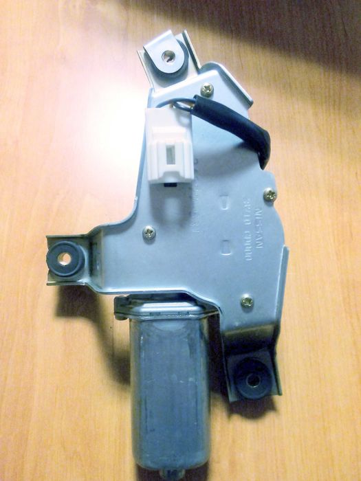 Motoras Stergator Original Luneta NISSAN 350z (2003-2008)