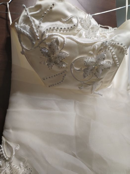Rochie de mireasa culoare crem