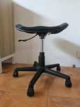 Scaun ergonomic tip sa frizerie cosmetica manichiura