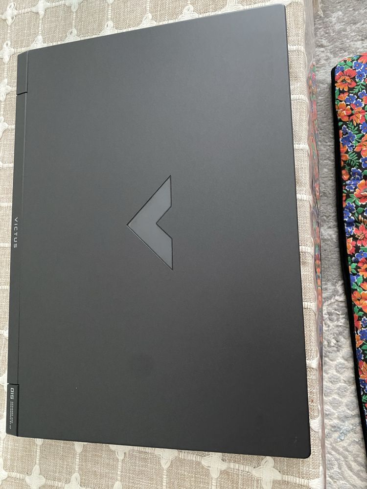 Hp Victus ryzen 5 Operativka 8/512 gb