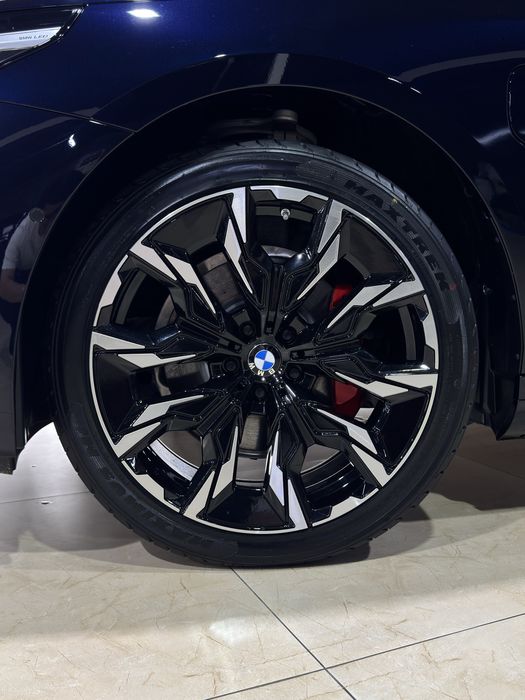 BMW I5 35L год 2025