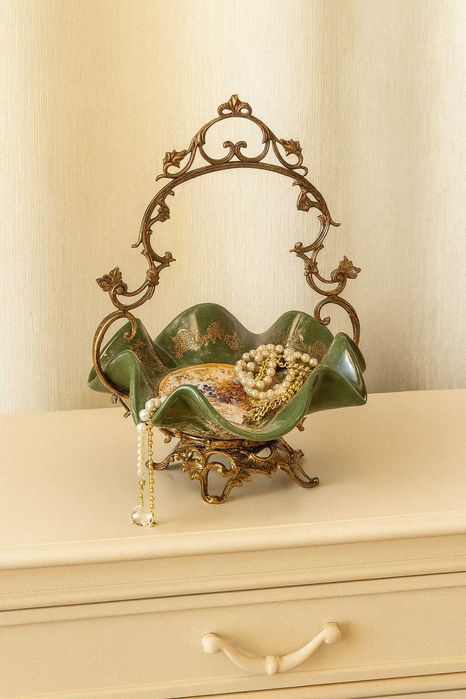 Cos decorativ din porțelan cu suport și mâner din bronz, -17%