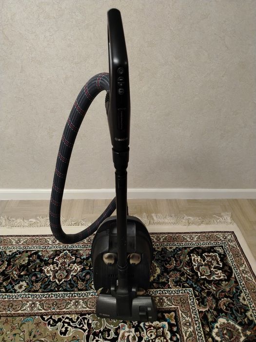 Bosch Home Professional пылесос мешковый. Б/у