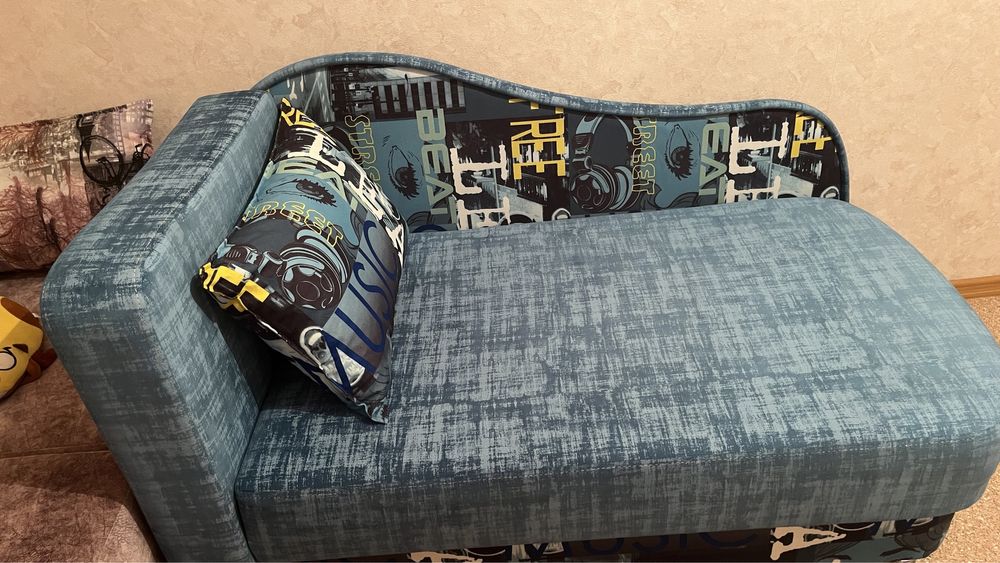 Продам 2 детских дивана