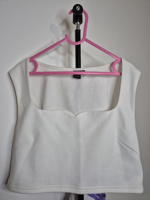 Top cu decolteu în formă de inimă