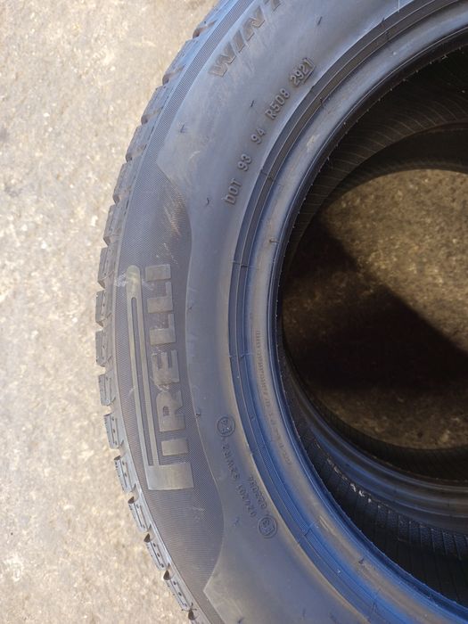 215/60/16 Pirelli 2 броя Зимни гуми дот2921