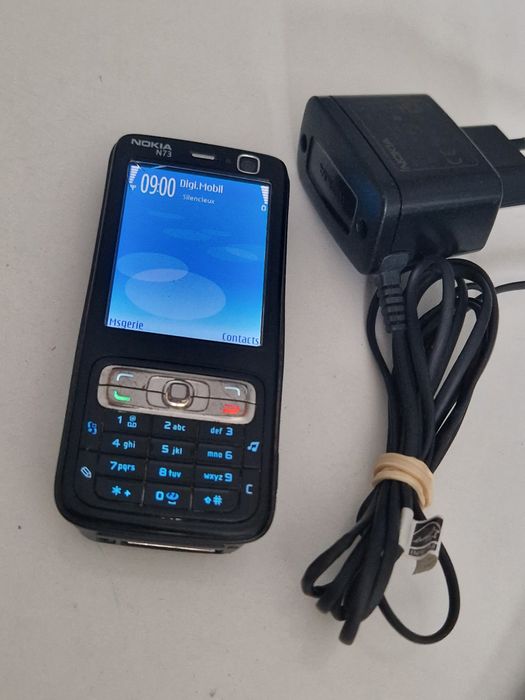 Telefon Nokia N73 cu o fisura micuța pe display stânga sus