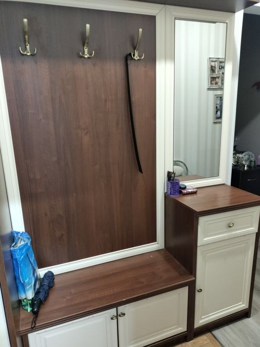 Продам прихожую.