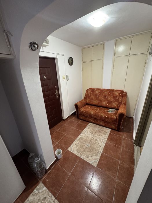 Inchiriez apartament 2 camere decomandat