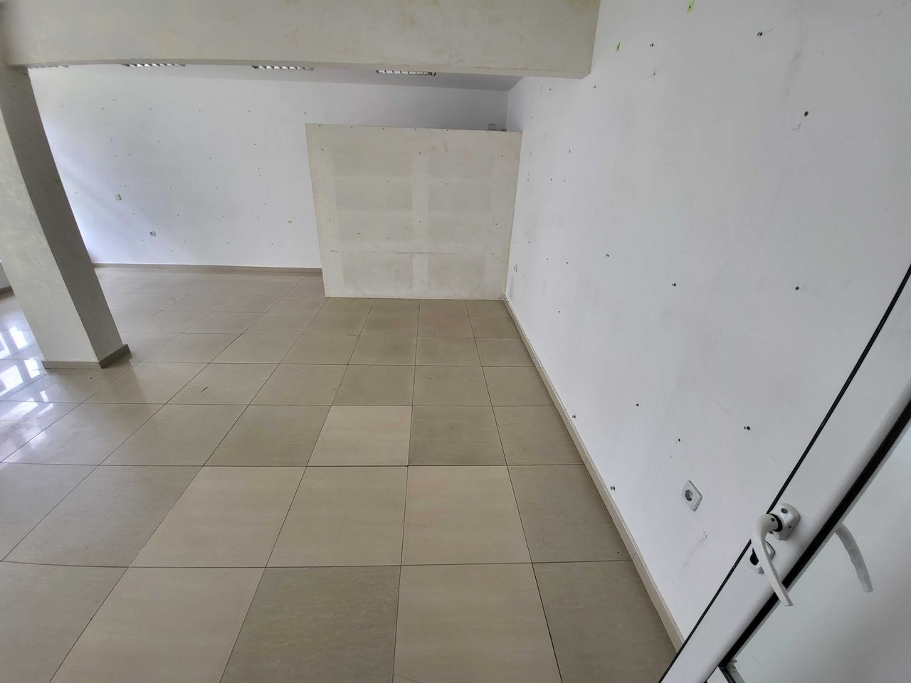 Продава се Магазин в Бургас, Славейков - 55 кв.м за 399 €/кв.м - Снимка #5