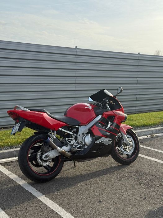 Vând honda cbr f4 in stare impecabila
[26.11, 19