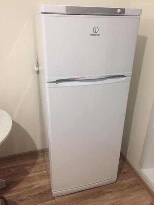 Холодильник  2-х камерный  INDESIT