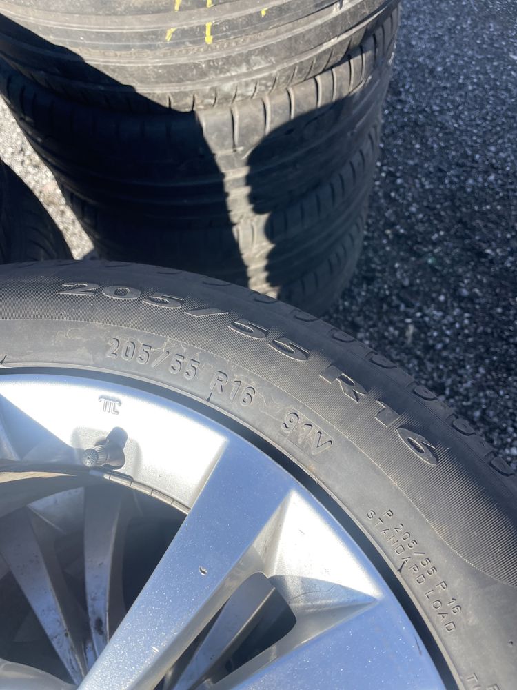 205/55/16 PIRELLI 4бр. 4.5-5мм с джанти ALFA ROMEO