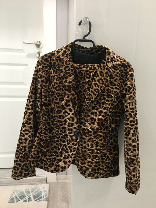 Нов Дамски костюм тъмно кафяв