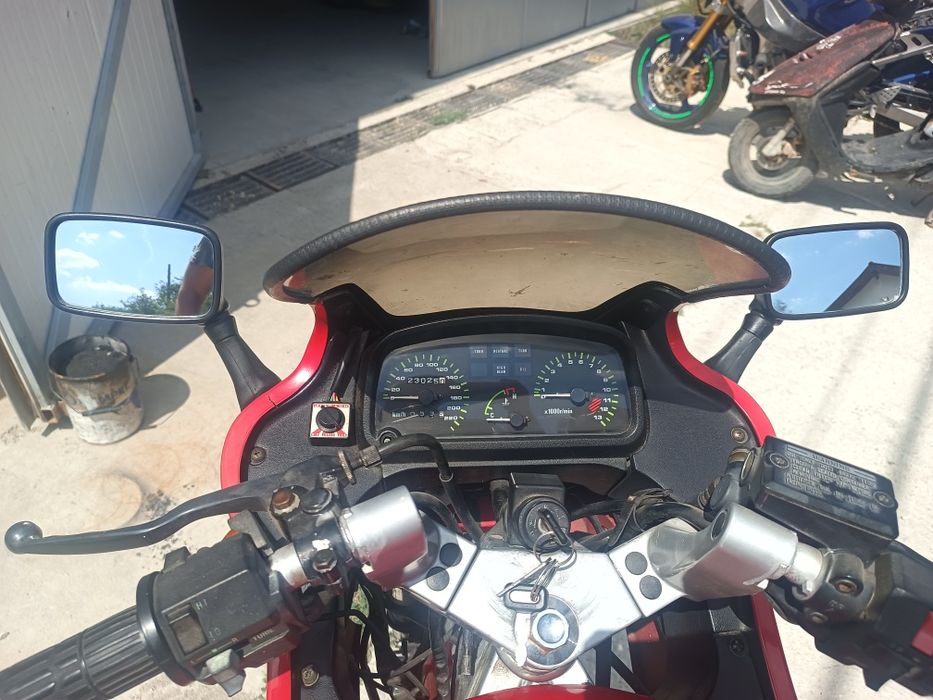 Продавам Kawasaki GPz500s