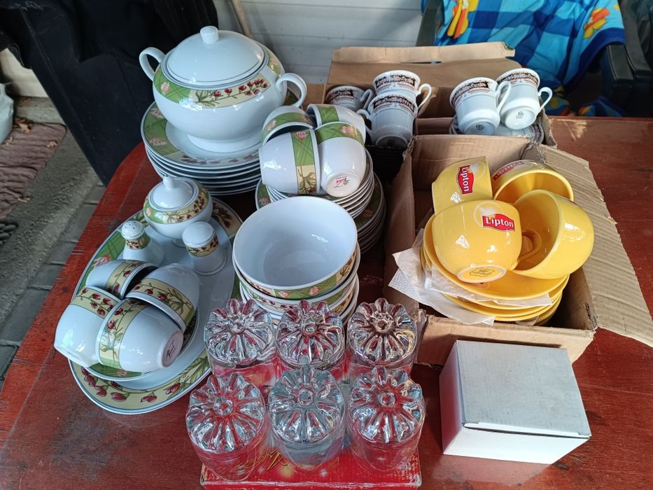 Продается посуда всякая. Чайная и столовая .