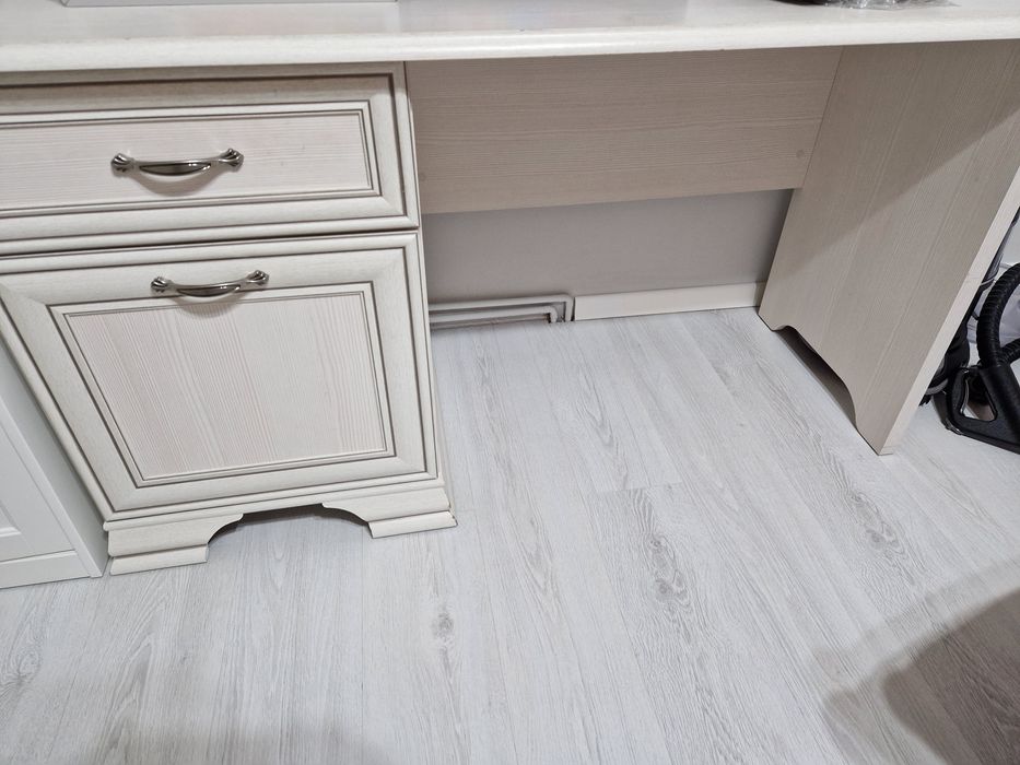 Birou Charme Mobexpert