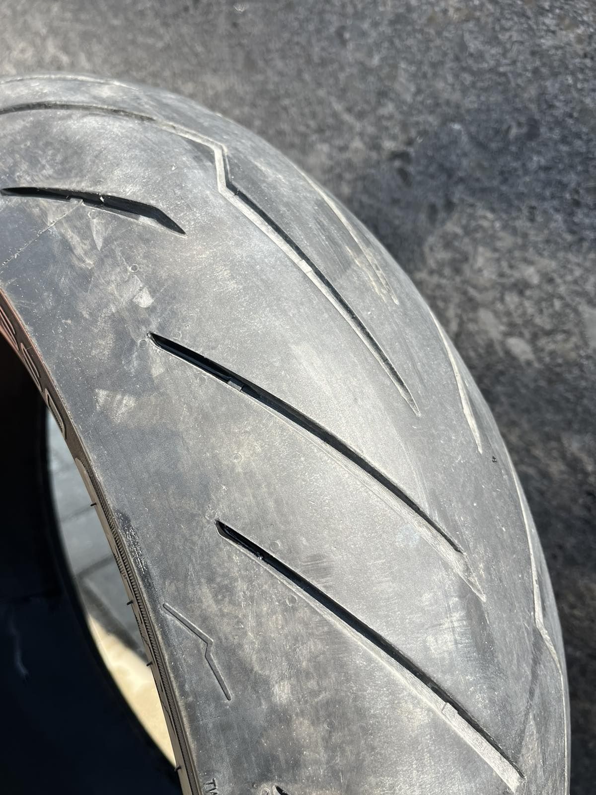 Гуми за мотор Pirelli diablo rosso 3 и Mitas sport force+