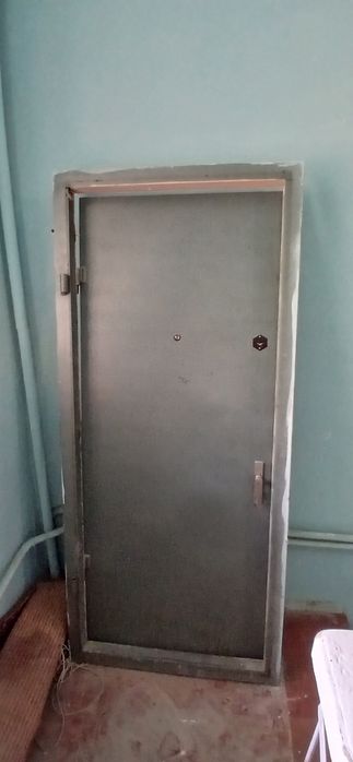Temir eshik sotiladi razmer 2.10 ga 93