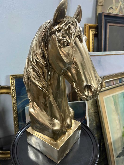 Statueta de dimensiuni mari!