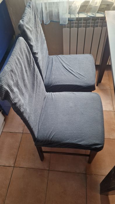 Стол и стулья в хорошем состоянии