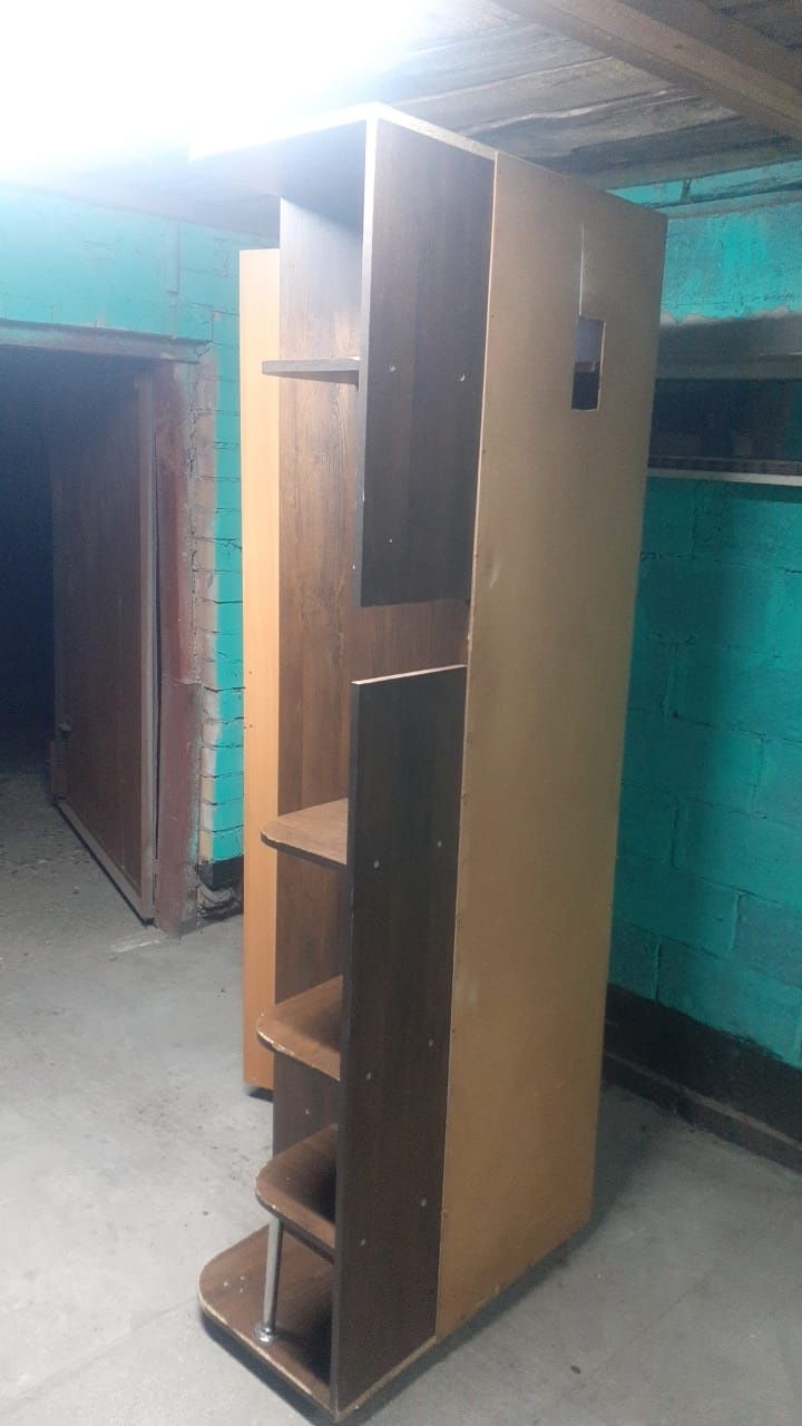 Продам шкаф в прихожую