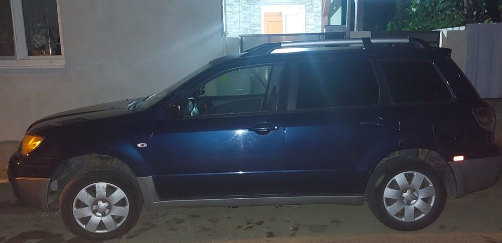 Vând Mitsubishi Outlander 4*4